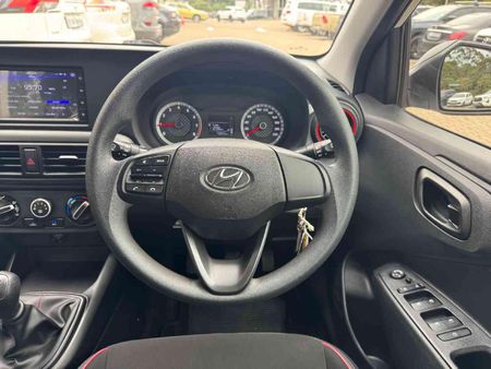 2023-Hyundai-Grand-i10-10-Motion_9