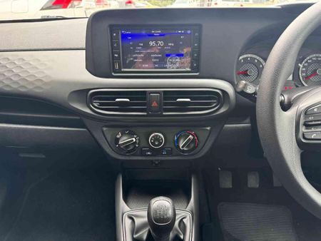 2023-Hyundai-Grand-i10-10-Motion_11