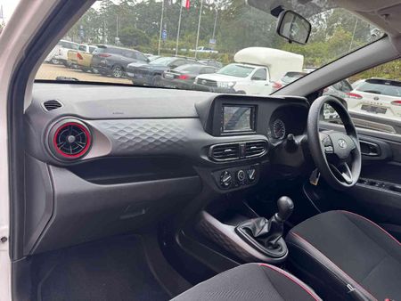 2023-Hyundai-Grand-i10-10-Motion_16
