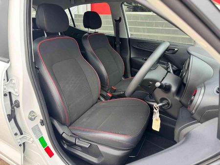 2023-Hyundai-Grand-i10-10-Motion_17