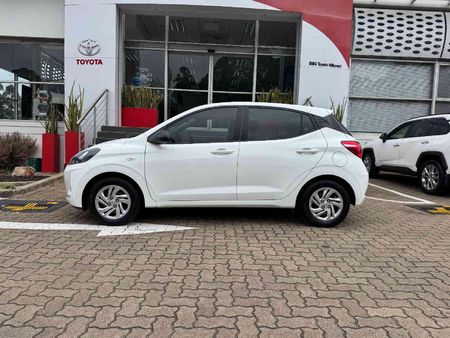 2023-Hyundai-Grand-i10-10-Motion_22