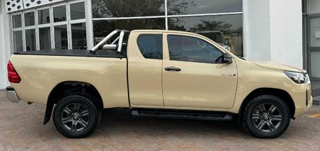 2022-Toyota-Hilux-24-GD-6-Raised-Body-Raider-Auto-Extended-Cab_2