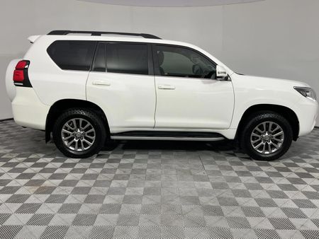 2017-Toyota-Land-Cruiser-Prado-30-D-VX-L-Auto_17