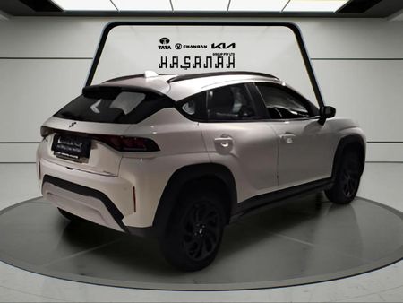 2025-Suzuki-Fronx-15-GL_5