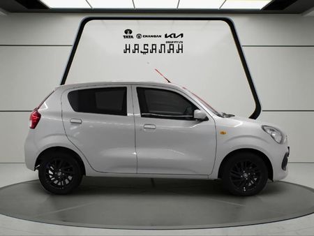 2025-Toyota-Vitz-10-XR_6