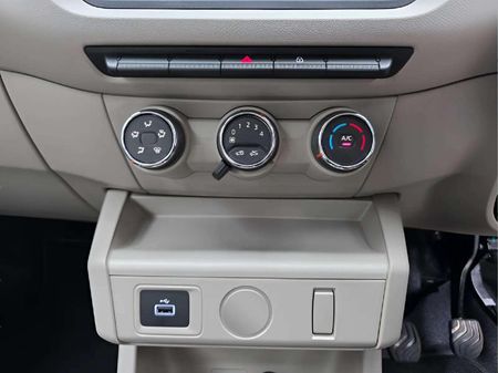 2026-Renault-Triber-10-Techno_9