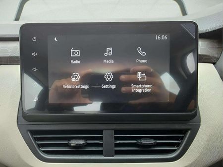 2026-Renault-Triber-10-Techno_10