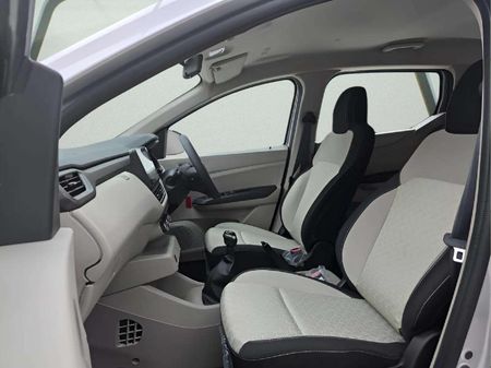2026-Renault-Triber-10-Techno_21