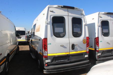 2020-Iveco-Daily-Ambulance_3