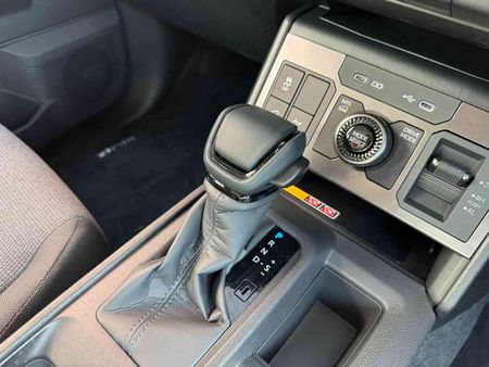 2026-Toyota-Hilux-24-GD-6-Raider-4x4-Auto-Double-Cab_16