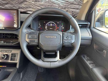 2026-Toyota-Hilux-24-GD-6-Raider-4x4-Auto-Double-Cab_17