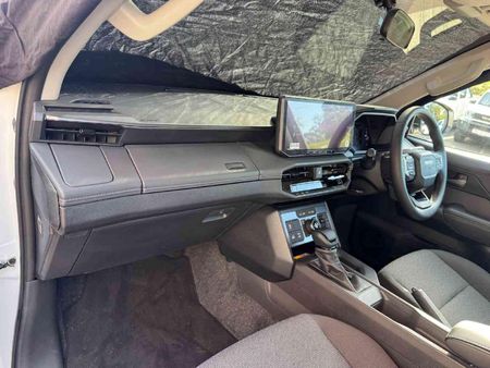 2026-Toyota-Hilux-24-GD-6-Raider-4x4-Auto-Double-Cab_24