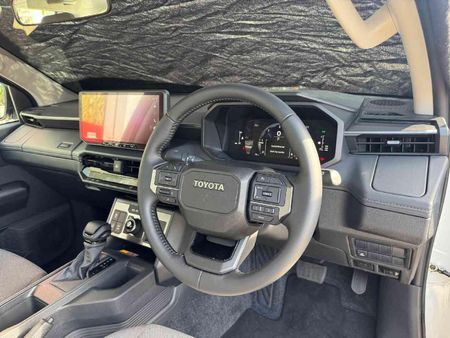 2026-Toyota-Hilux-24-GD-6-Raider-4x4-Auto-Double-Cab_27