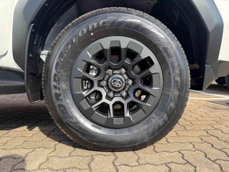 2026-Toyota-Hilux-24-GD-6-Raider-4x4-Auto-Double-Cab_30