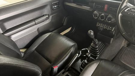 2022-Suzuki-Jimny-15-GLX_9
