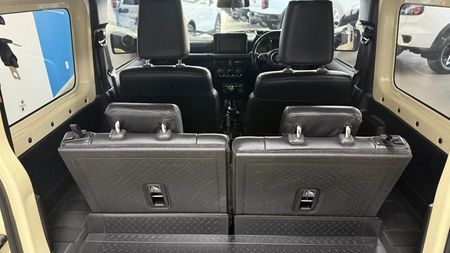 2022-Suzuki-Jimny-15-GLX_11