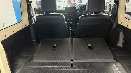 2022-Suzuki-Jimny-15-GLX_14