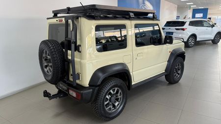 2022-Suzuki-Jimny-15-GLX_3