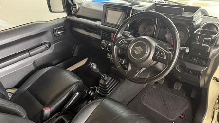 2022-Suzuki-Jimny-15-GLX_7