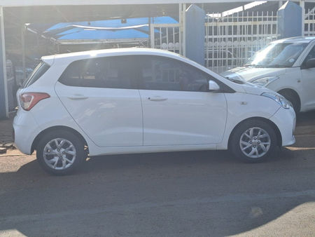 2020-Hyundai-Grand-i10-125-Fluid-Auto_5