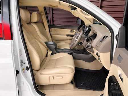 2013-Toyota-Fortuner-40-V6-Auto-4x4_11