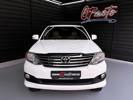 2013-Toyota-Fortuner-40-V6-Auto-4x4_2