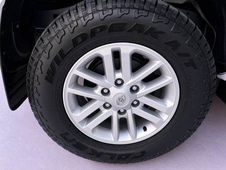 2013-Toyota-Fortuner-40-V6-Auto-4x4_7
