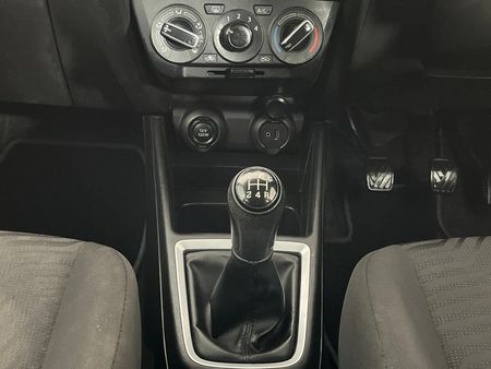 2022-Suzuki-Swift-12-GL_10