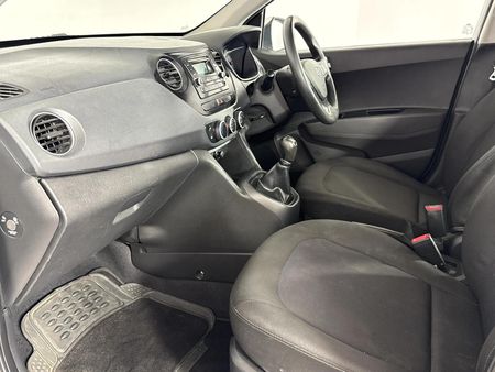 2017-Hyundai-Grand-i10-125-Motion_8