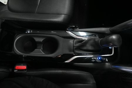 2022-Toyota-Corolla-Cross-18-XS_16