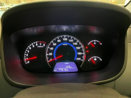 2016-Hyundai-Grand-i10-125-Fluid_10