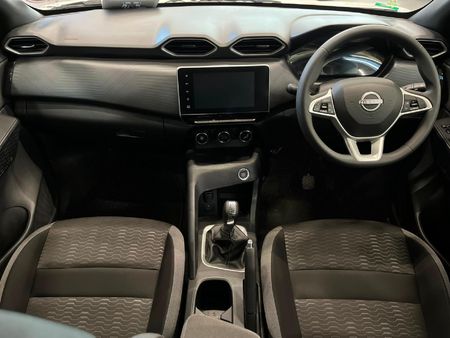 2025-Nissan-Magnite-10-Acenta-AMT_9