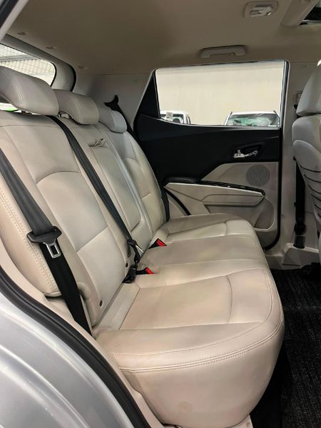 2019-Mahindra-XUV-300-12T-W8_11