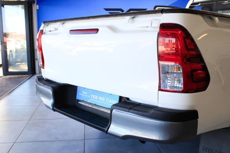 2023-Toyota-Hilux-24-GD-6-SR-4x4-Single-Cab_11