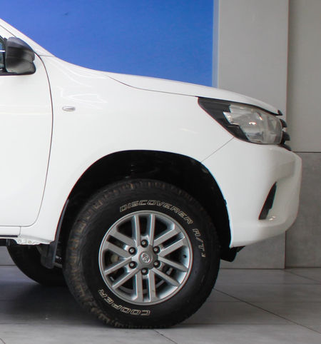 2023-Toyota-Hilux-24-GD-6-SR-4x4-Single-Cab_12