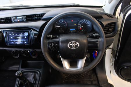 2023-Toyota-Hilux-24-GD-6-SR-4x4-Single-Cab_17