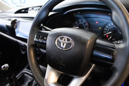 2023-Toyota-Hilux-24-GD-6-SR-4x4-Single-Cab_18