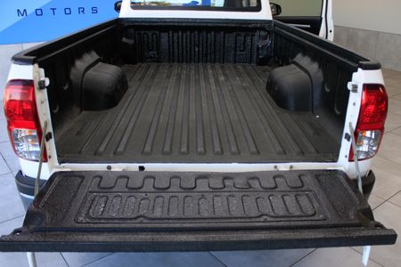 2023-Toyota-Hilux-24-GD-6-SR-4x4-Single-Cab_20