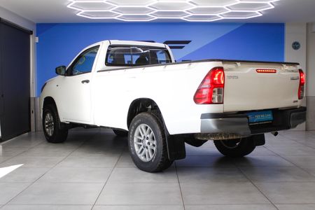 2023-Toyota-Hilux-24-GD-6-SR-4x4-Single-Cab_4