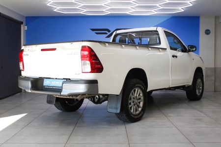 2023-Toyota-Hilux-24-GD-6-SR-4x4-Single-Cab_6