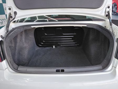 2014-Volkswagen-Polo-Vivo-GP-16-Comfortline_11