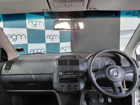 2014-Volkswagen-Polo-Vivo-GP-16-Comfortline_14