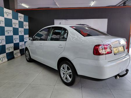 2014-Volkswagen-Polo-Vivo-GP-16-Comfortline_8