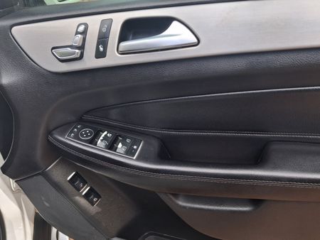 2016-Mercedes-Benz-GLE-250d-4Matic_16