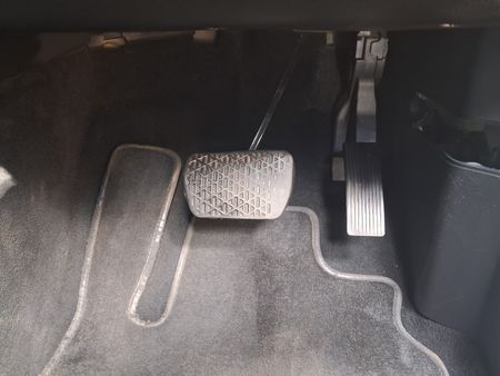 2016-Mercedes-Benz-GLE-250d-4Matic_17