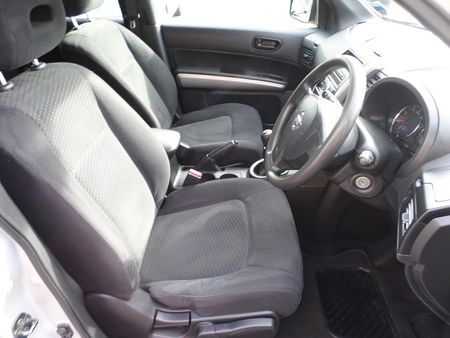 2011-Nissan-X-Trail-20-dCi-4x2-XE_9