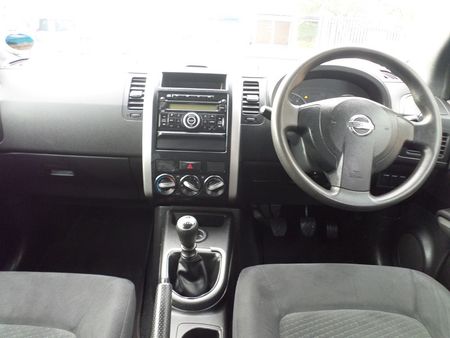2011-Nissan-X-Trail-20-dCi-4x2-XE_10