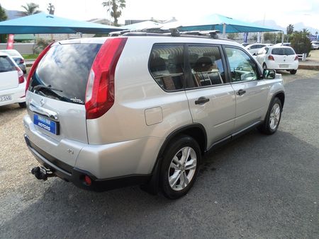 2011-Nissan-X-Trail-20-dCi-4x2-XE_2