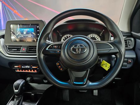 2025-Toyota-Starlet-15-XS-Auto_5