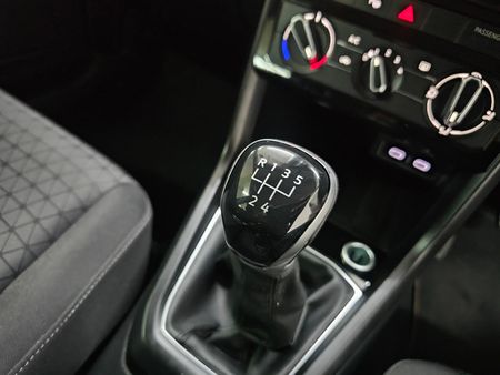2022-Volkswagen-T-Cross-10-TSI-Comfortline_7